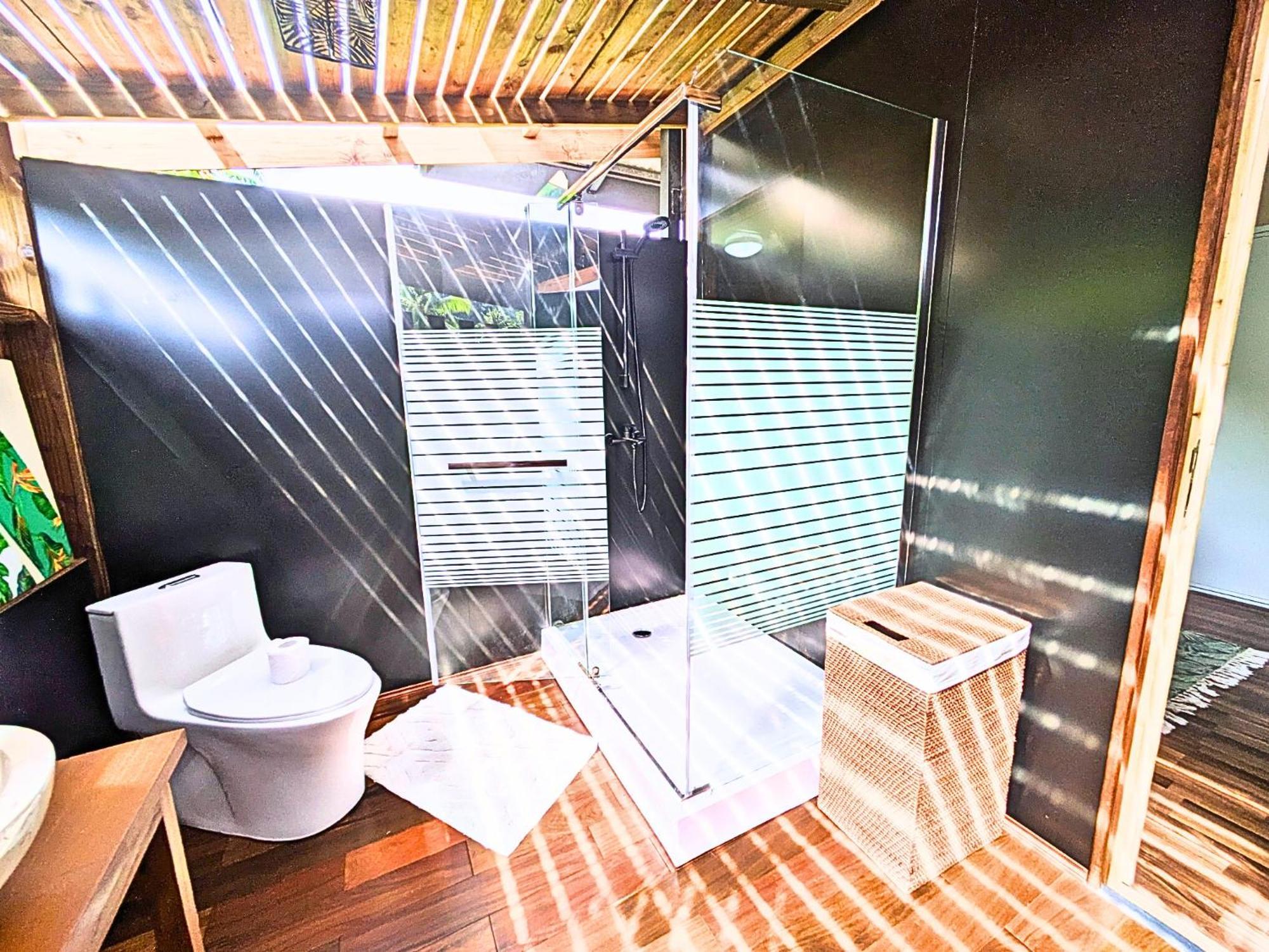 Toanoano Natura Om Teahupoo Surf Lodge מראה חיצוני תמונה