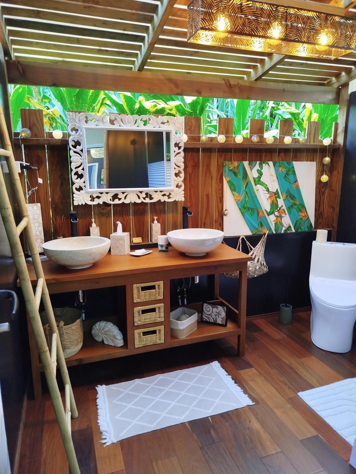 Toanoano Natura Om Teahupoo Surf Lodge מראה חיצוני תמונה